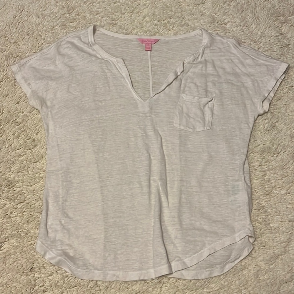 Lilly Pulitzer v-neck t-shirt
